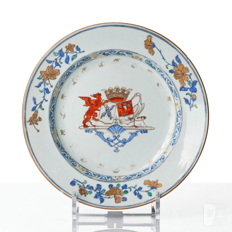 A set of the three famille rose armorial dinner plates, - 图2